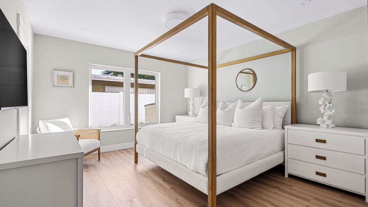 Photo of Bedroom in Lauderdale Beach