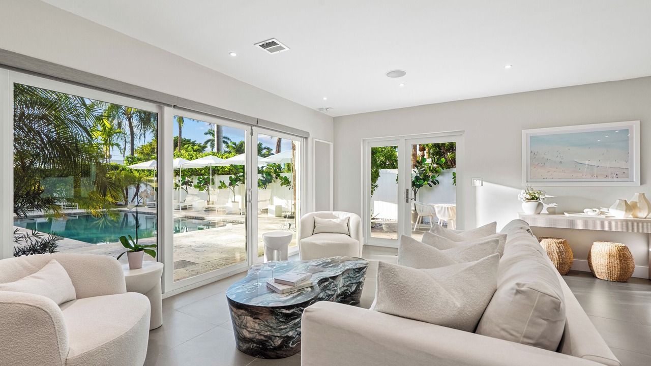 Photo of Livingroom in Lauderdale Beach