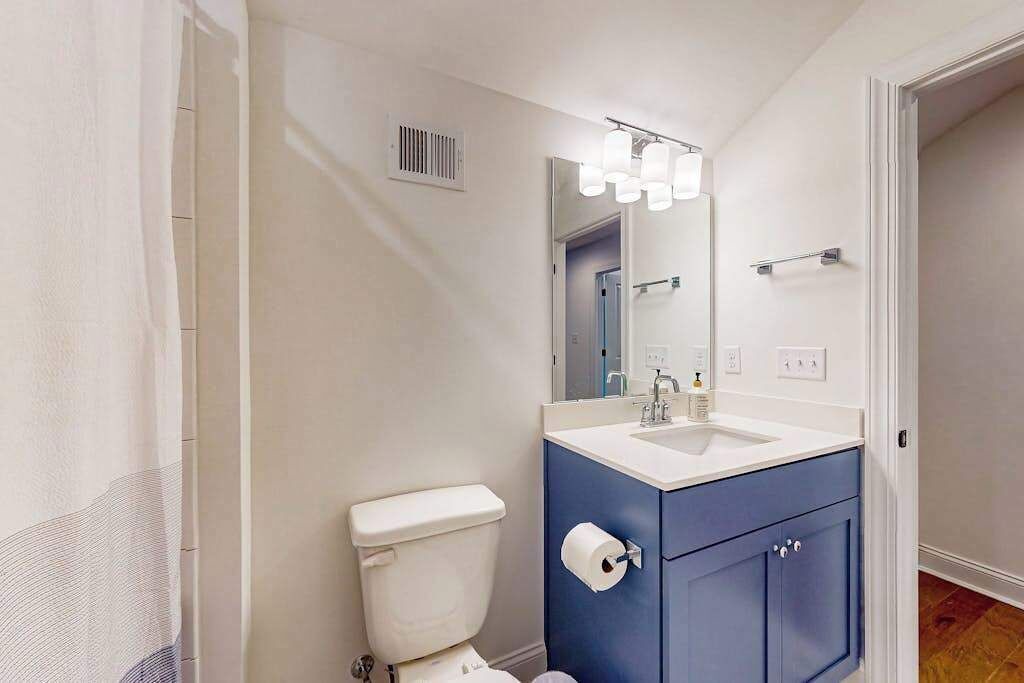 Photo of Bathroom in Cedar Neck