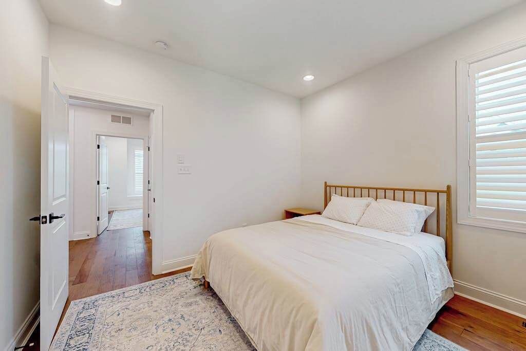 Photo of Bedroom in Cedar Neck