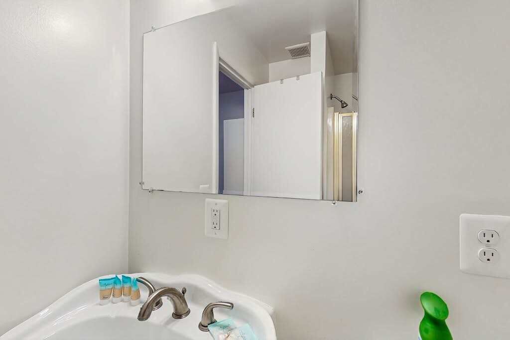 Photo of Bathroom in South Bethany Harbor