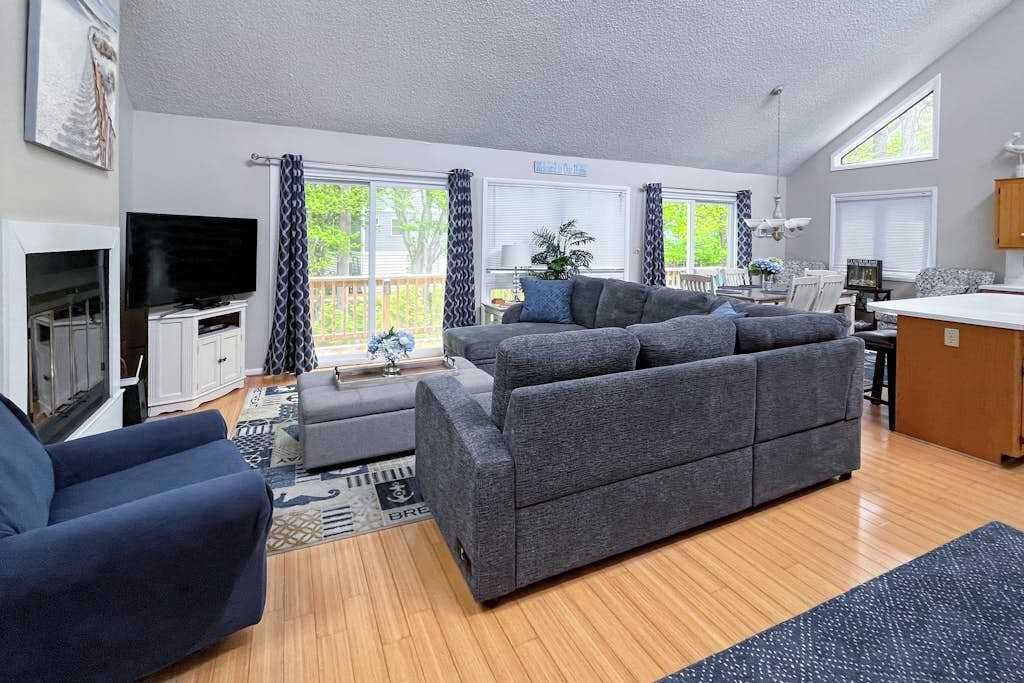 Photo of Livingroom in Sandpiper Pines