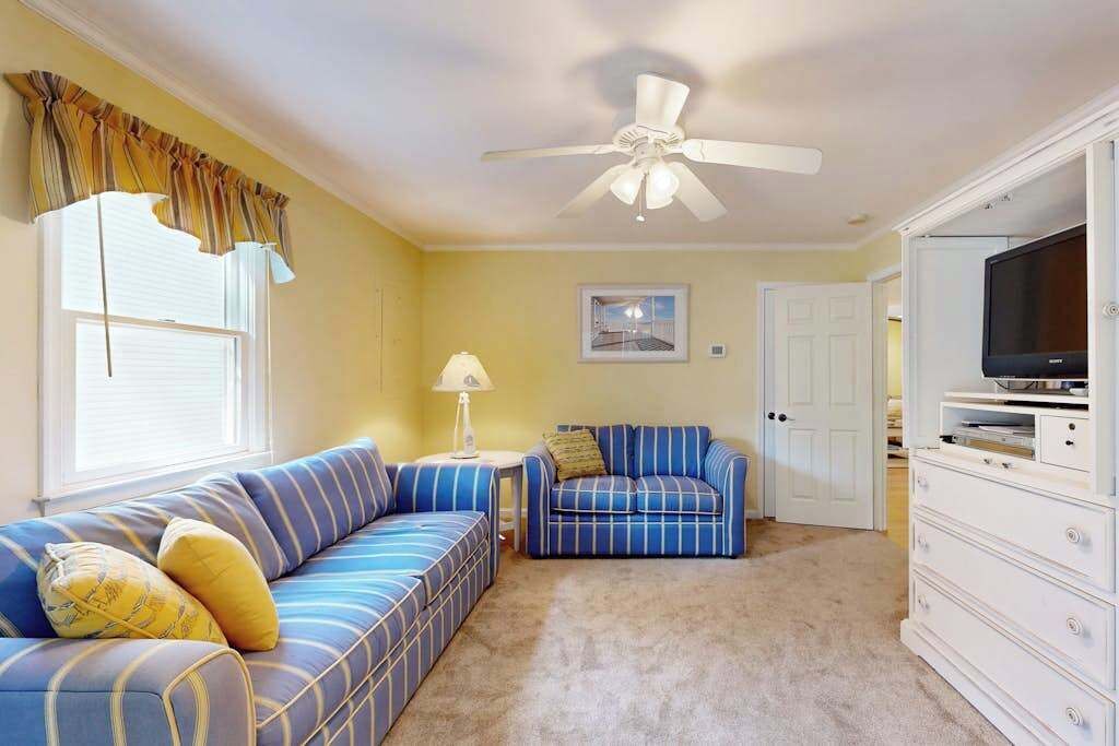 Photo of Livingroom in Sandpiper Pines