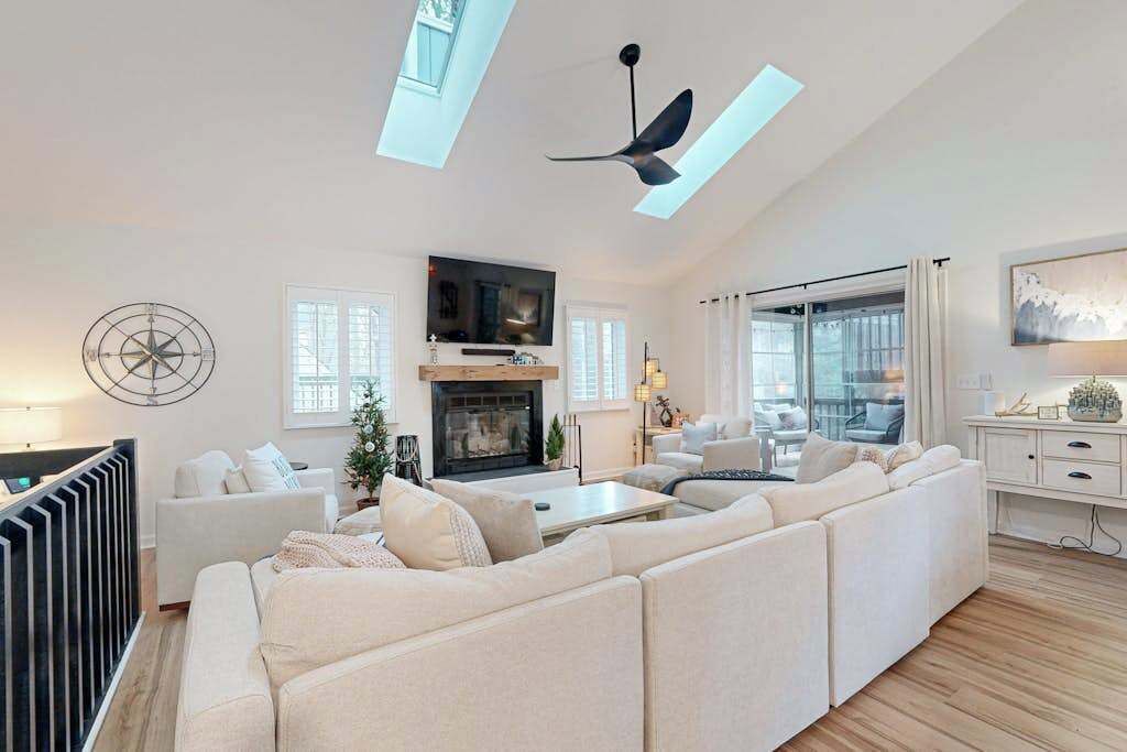 Photo of Livingroom in Sandpiper Pines