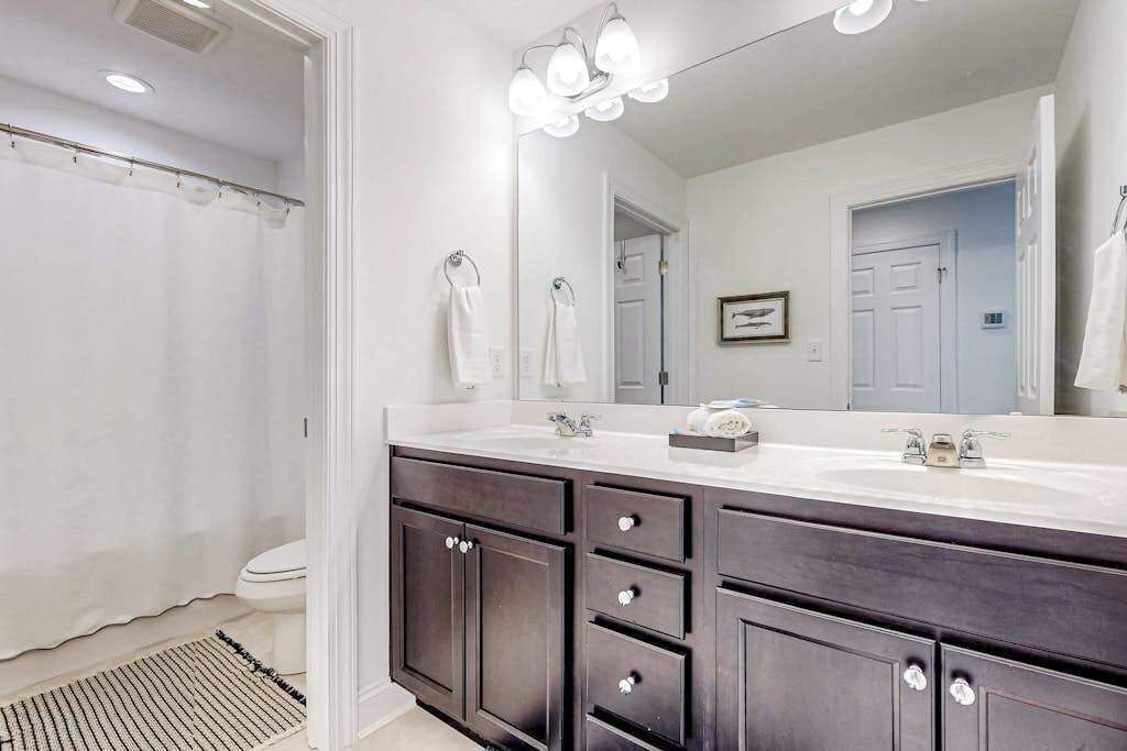 Photo of Bathroom in Cedar Neck