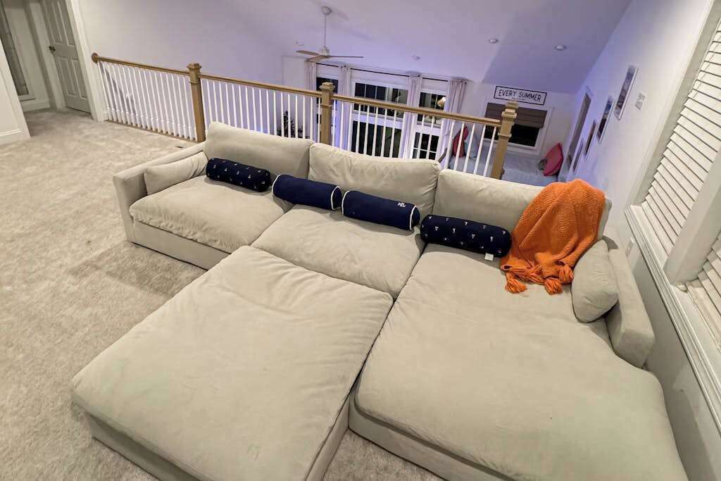 Photo of Livingroom in Cedar Neck