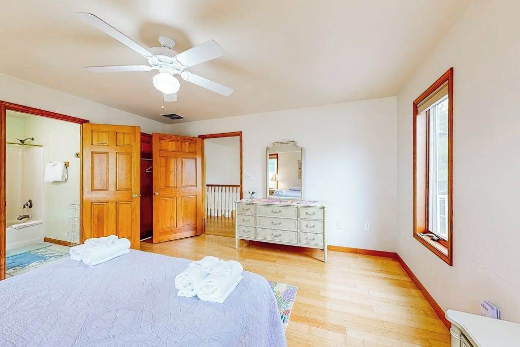 Photo of Bedroom in Country Club Estates
