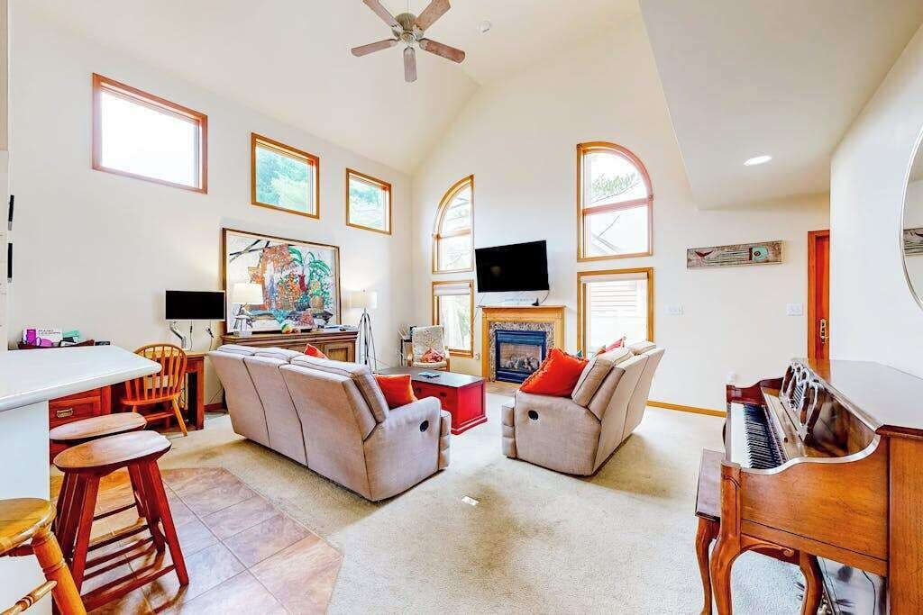 Photo of Livingroom in Country Club Estates