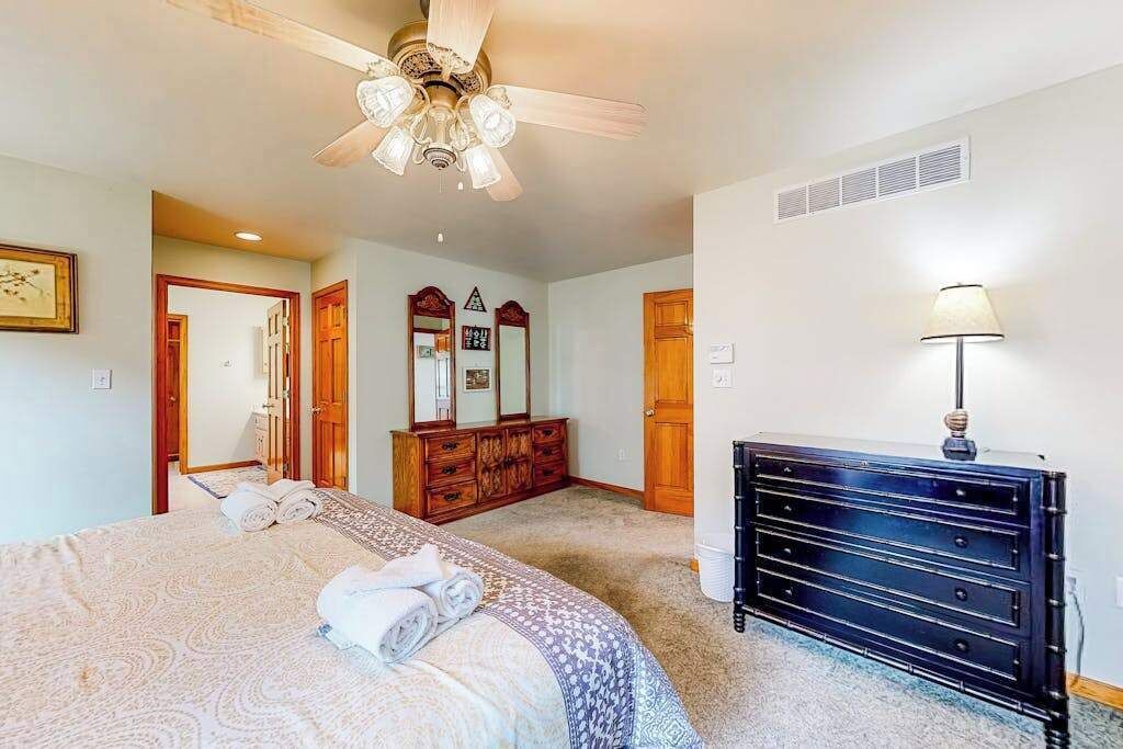 Photo of Bedroom in Country Club Estates