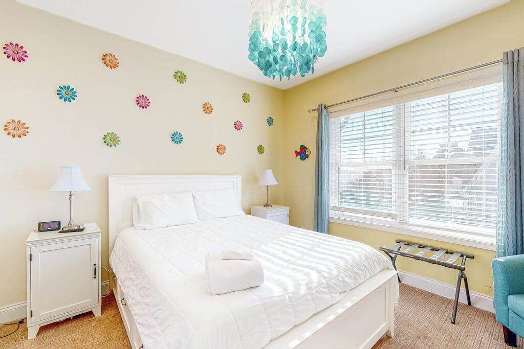 Photo of Bedroom in Country Club Estates