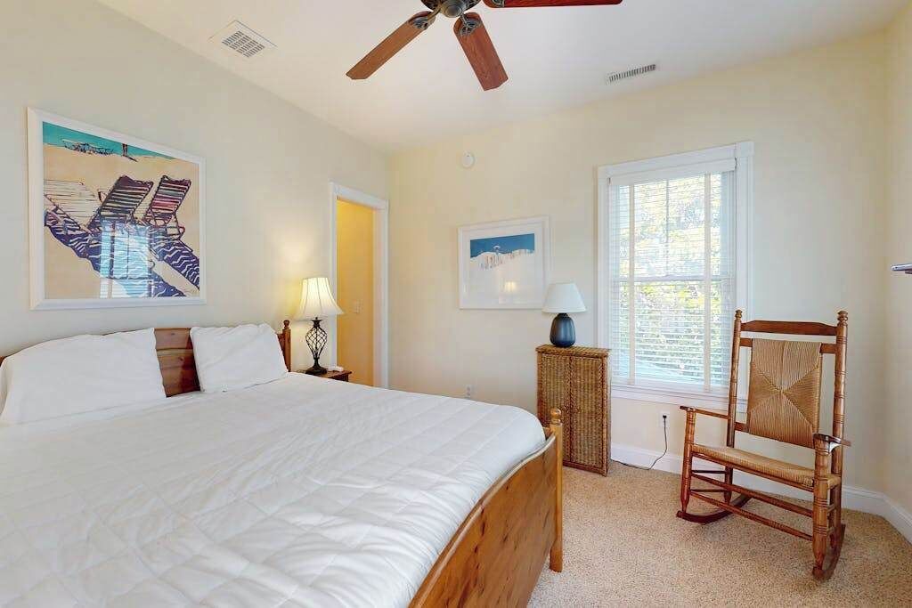Photo of Bedroom in Country Club Estates