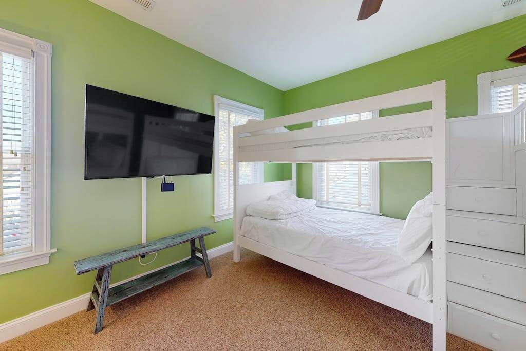 Photo of Bedroom in Country Club Estates