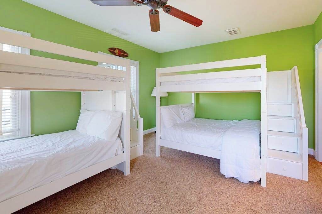 Photo of Bedroom in Country Club Estates