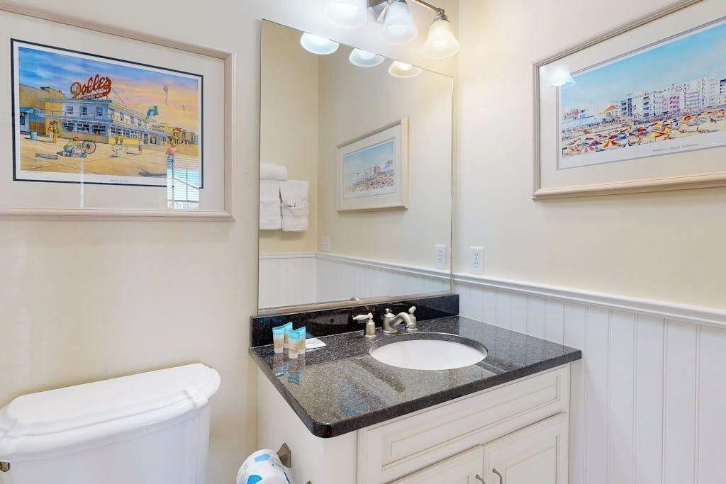 Photo of Bathroom in Country Club Estates