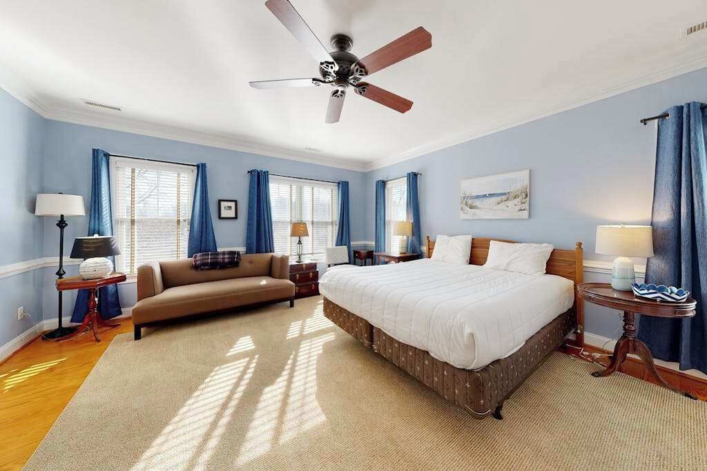 Photo of Bedroom in Country Club Estates