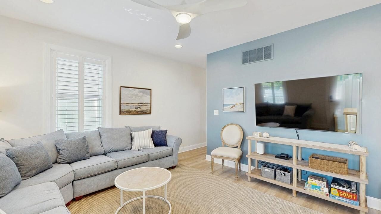 Photo of Livingroom in Country Club Estates