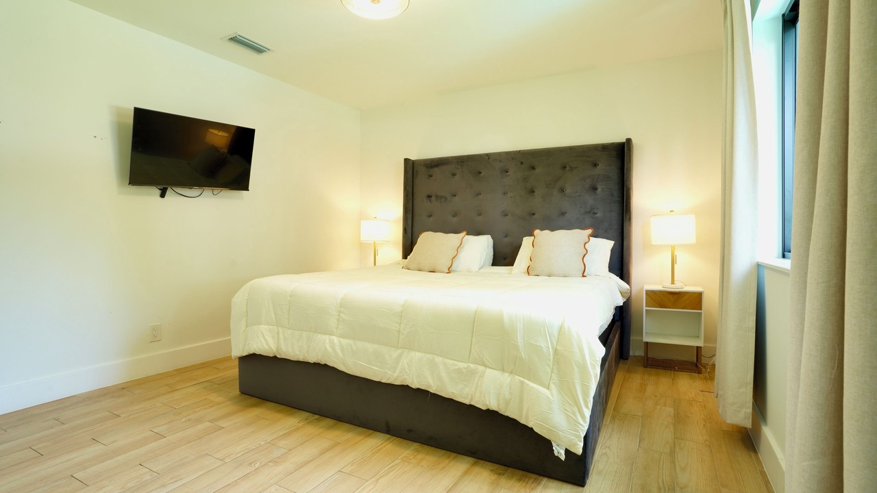 Photo of Bedroom in North Central Hollywood