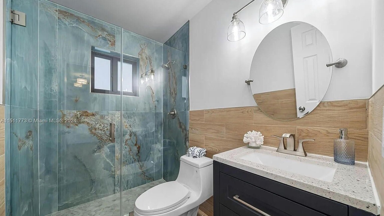 Photo of Bathroom in North Central Hollywood