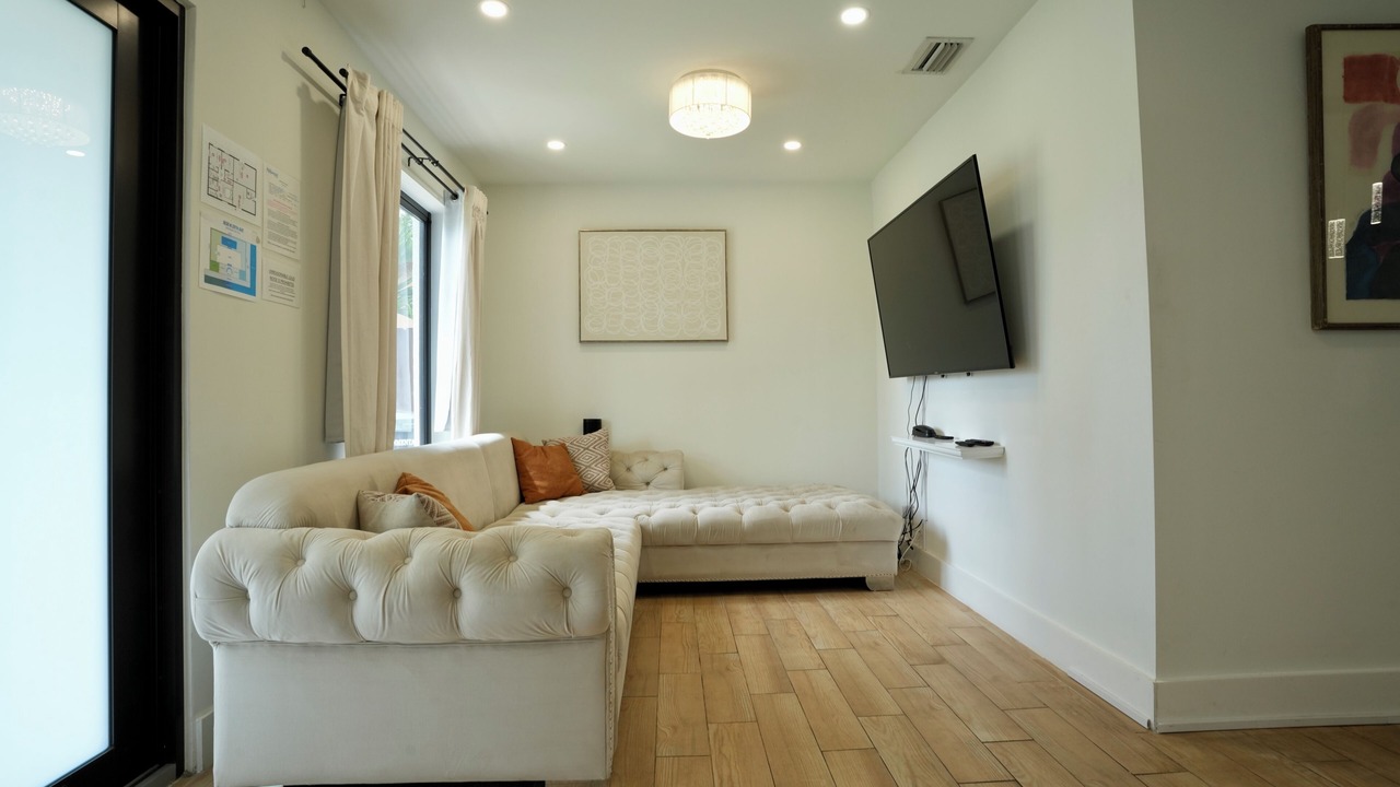 Photo of Livingroom in North Central Hollywood