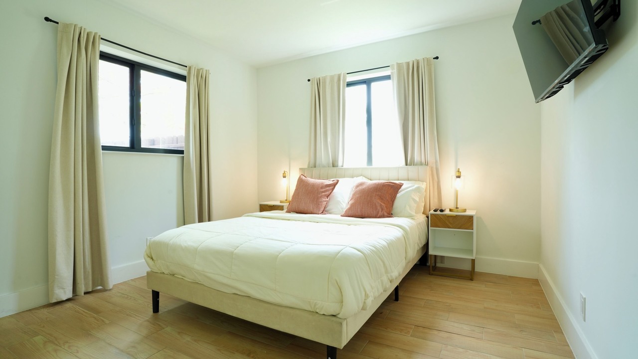Photo of Bedroom in North Central Hollywood