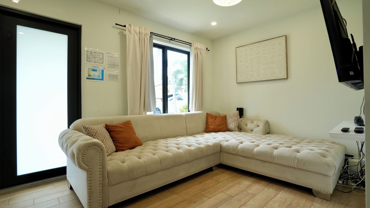 Photo of Livingroom in North Central Hollywood