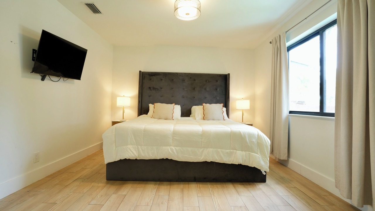Photo of Bedroom in North Central Hollywood