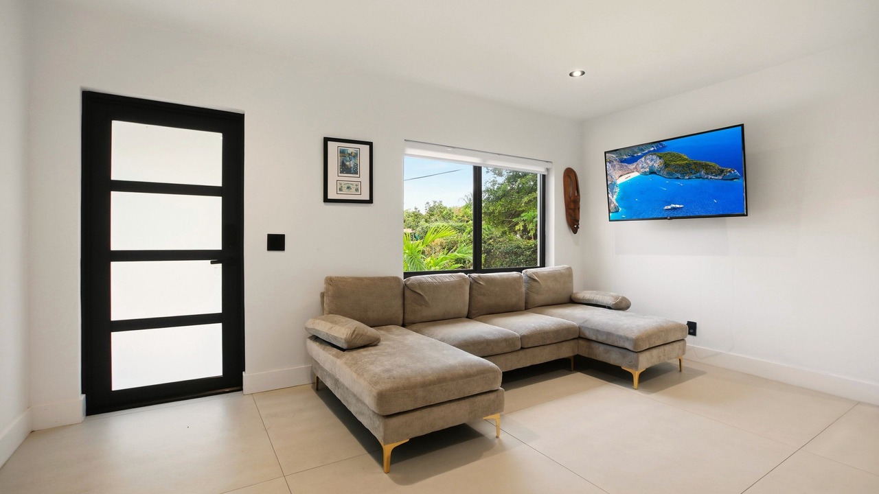 Photo of Livingroom in Golden Glades