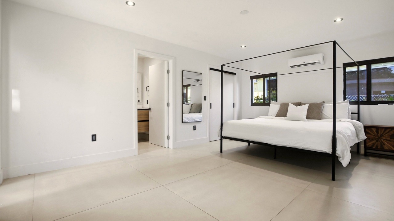 Photo of Bedroom in Golden Glades
