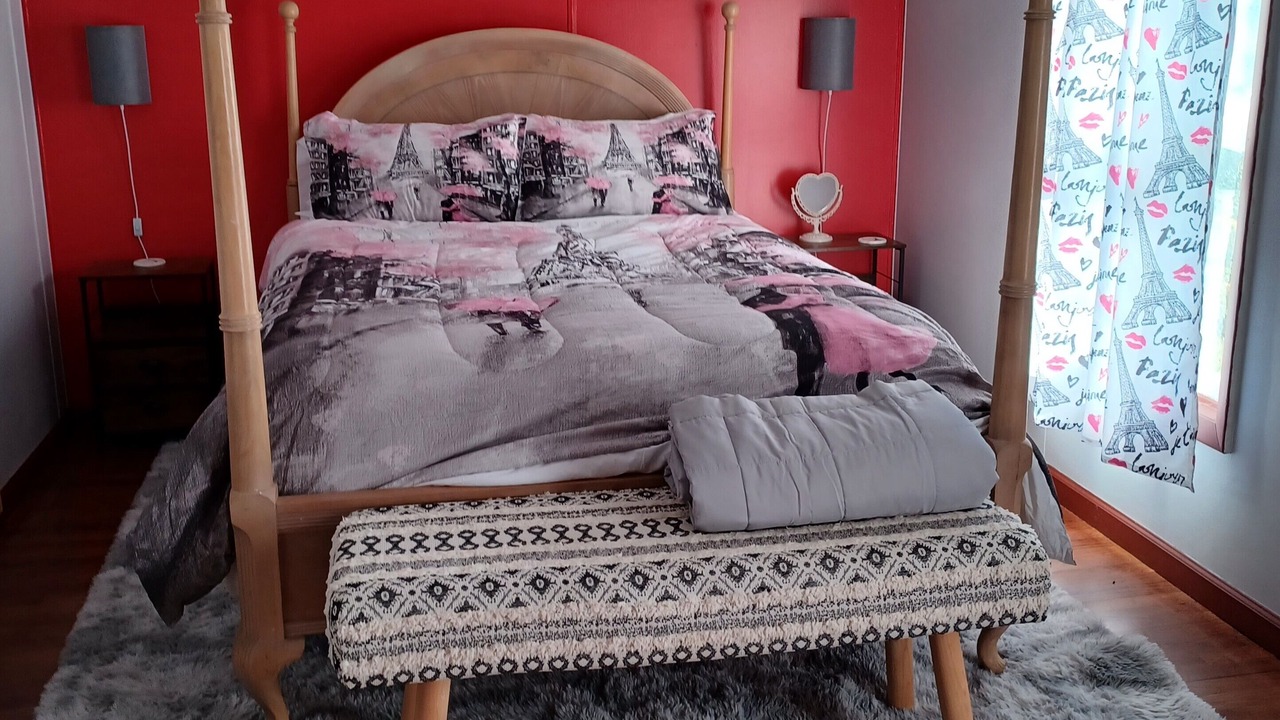 Photo of Bedroom in Wales Center