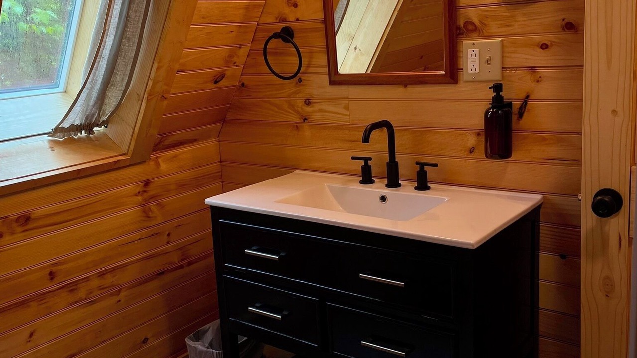 Photo of Bathroom in Edray