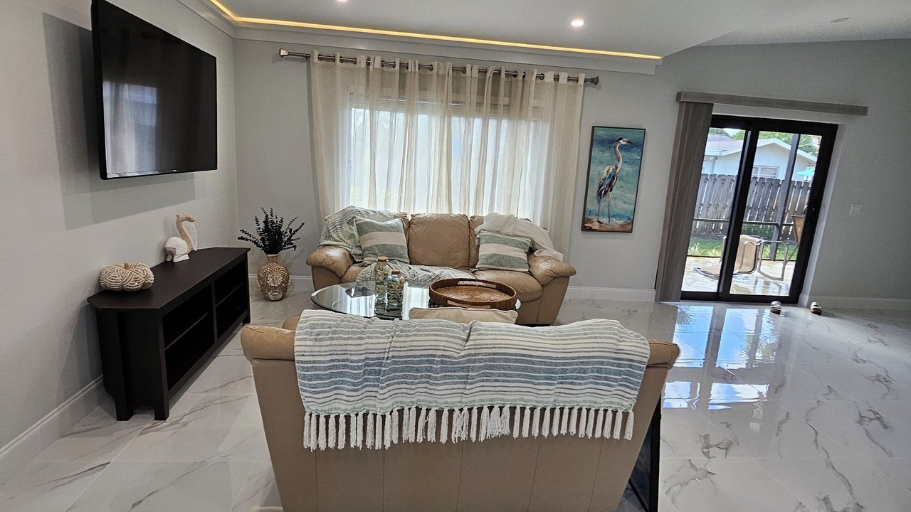 Photo of Livingroom in Tropic Palms