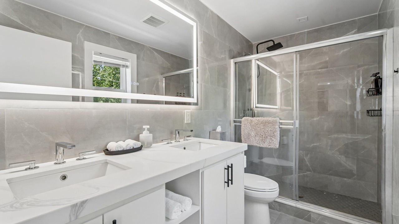 Photo of Bathroom in Linden