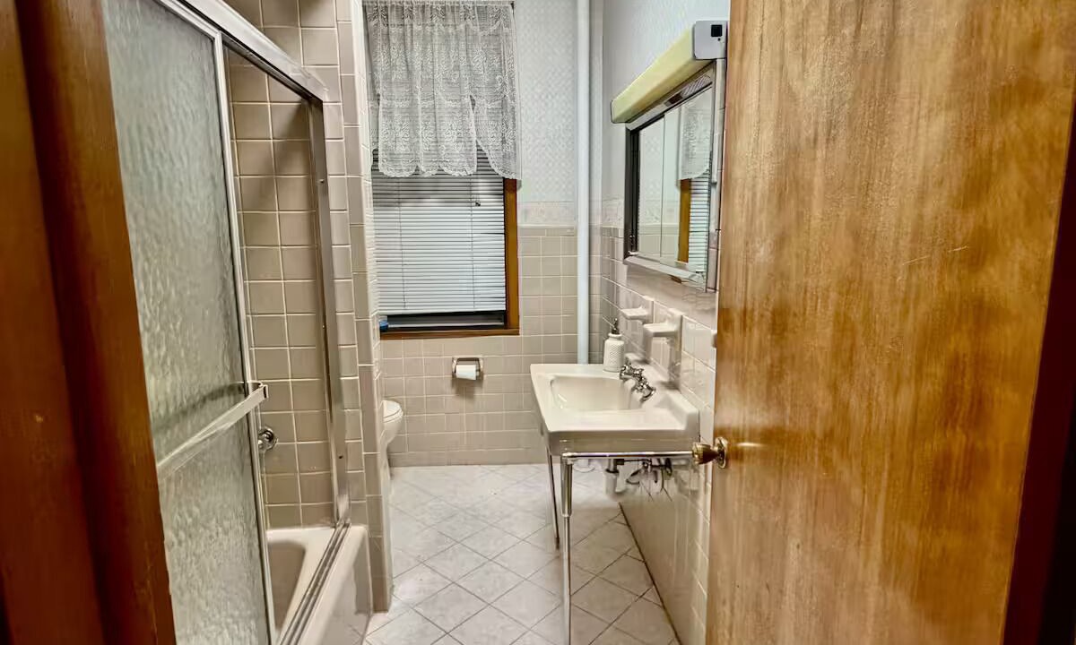 Photo of Bathroom in Constable Hook