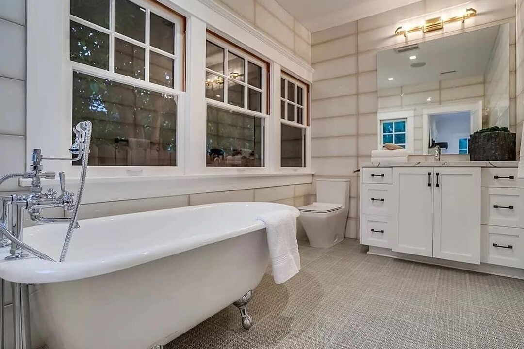 Photo of Bathroom in Hollywood