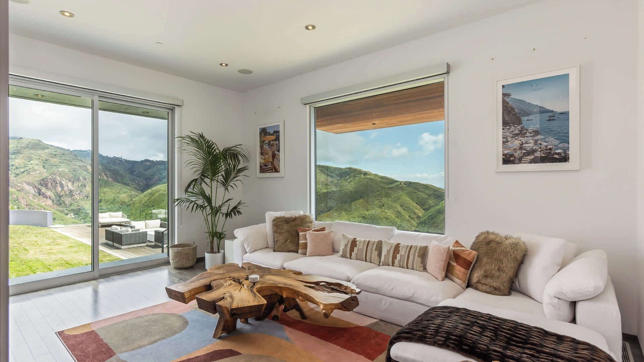 Photo of Livingroom in Malibu