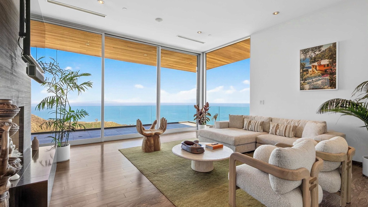 Photo of Livingroom in Malibu