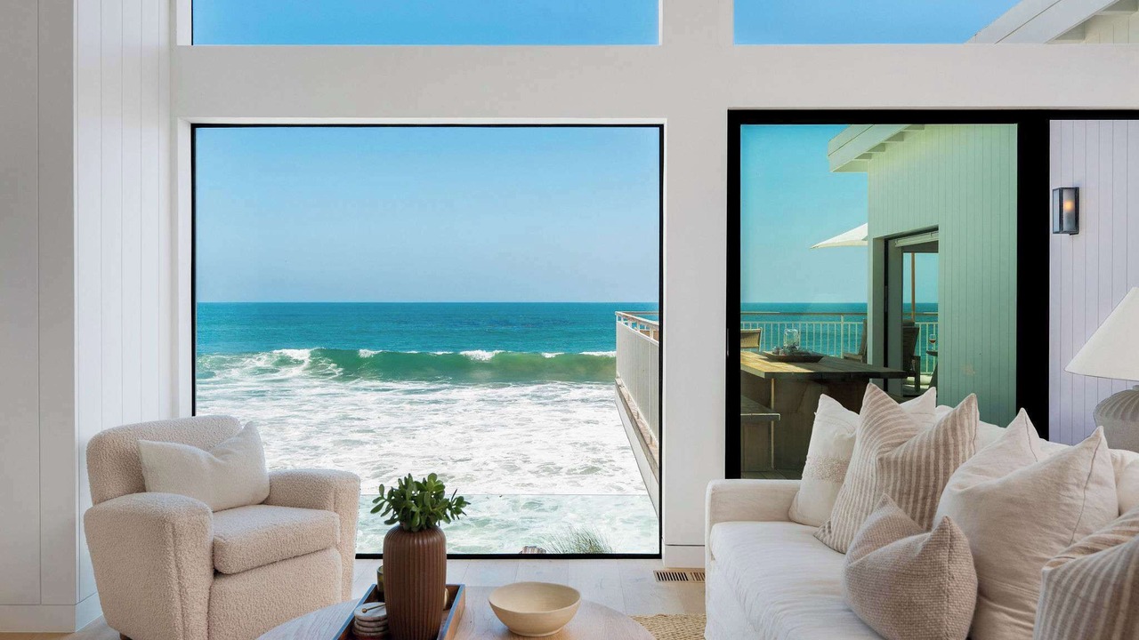 Photo of Livingroom in Central Malibu