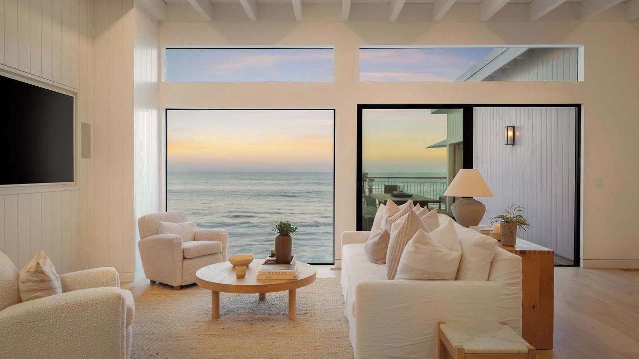Photo of Livingroom in Central Malibu