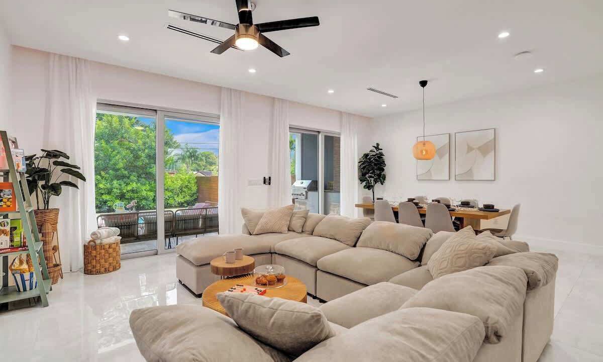 Photo of Livingroom in Lake Ridge