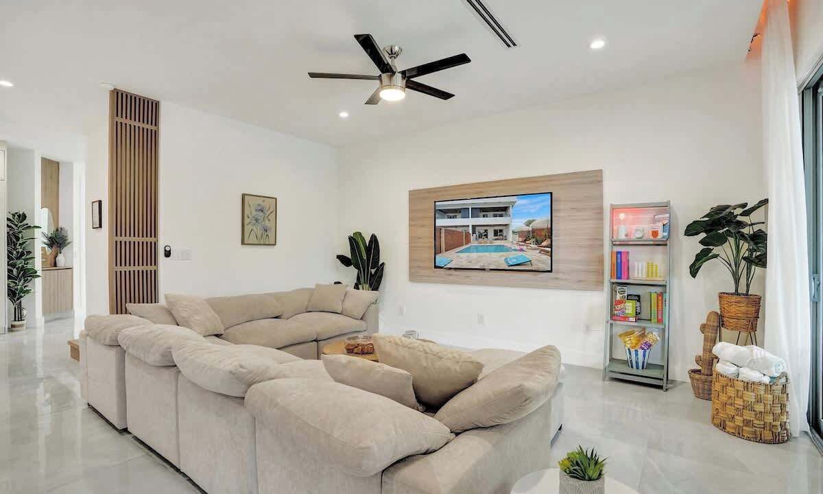 Photo of Livingroom in Lake Ridge