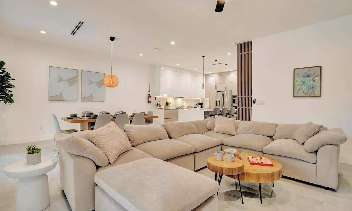 Photo of Livingroom in Lake Ridge