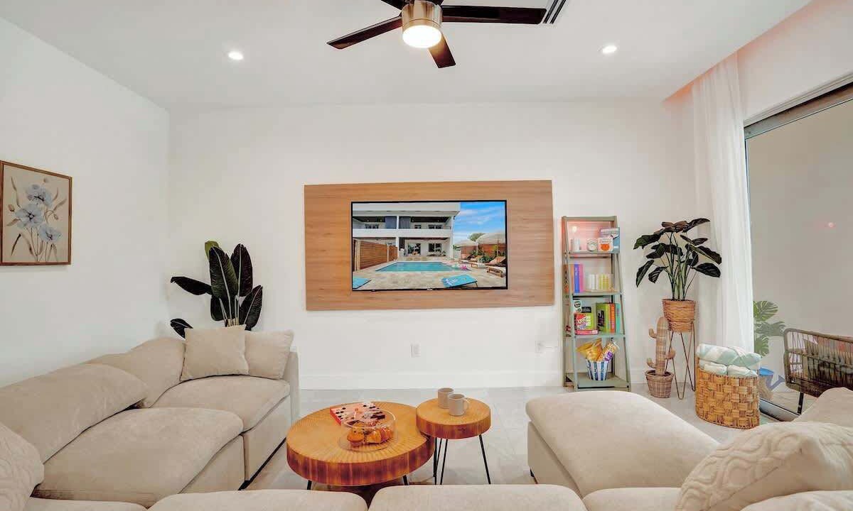 Photo of Livingroom in Lake Ridge
