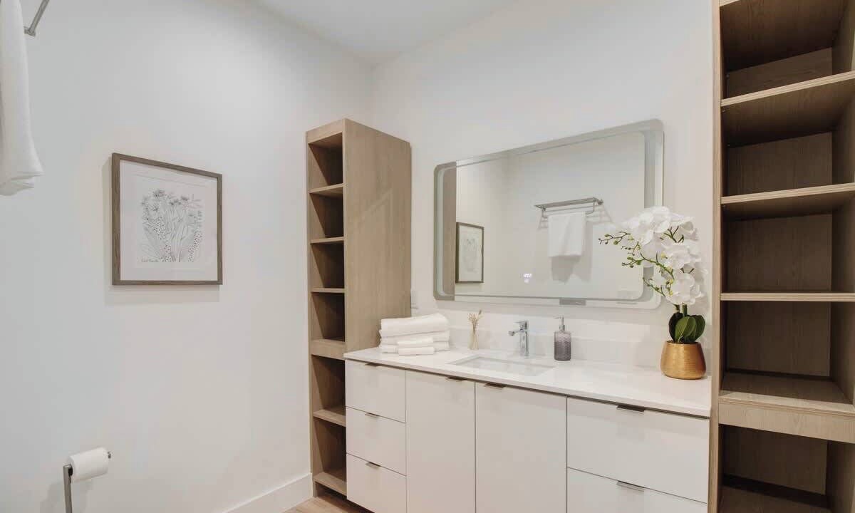 Photo of Bathroom in Poinsettia Heights