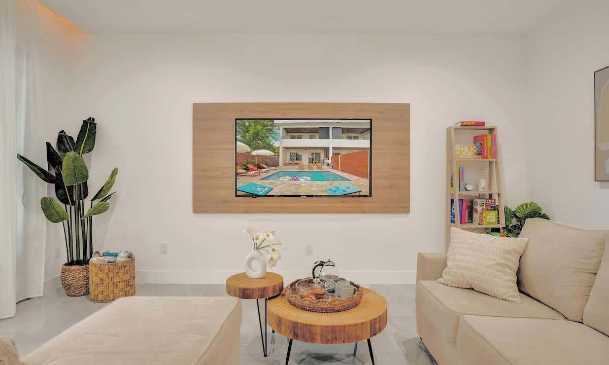 Photo of Livingroom in Poinsettia Heights