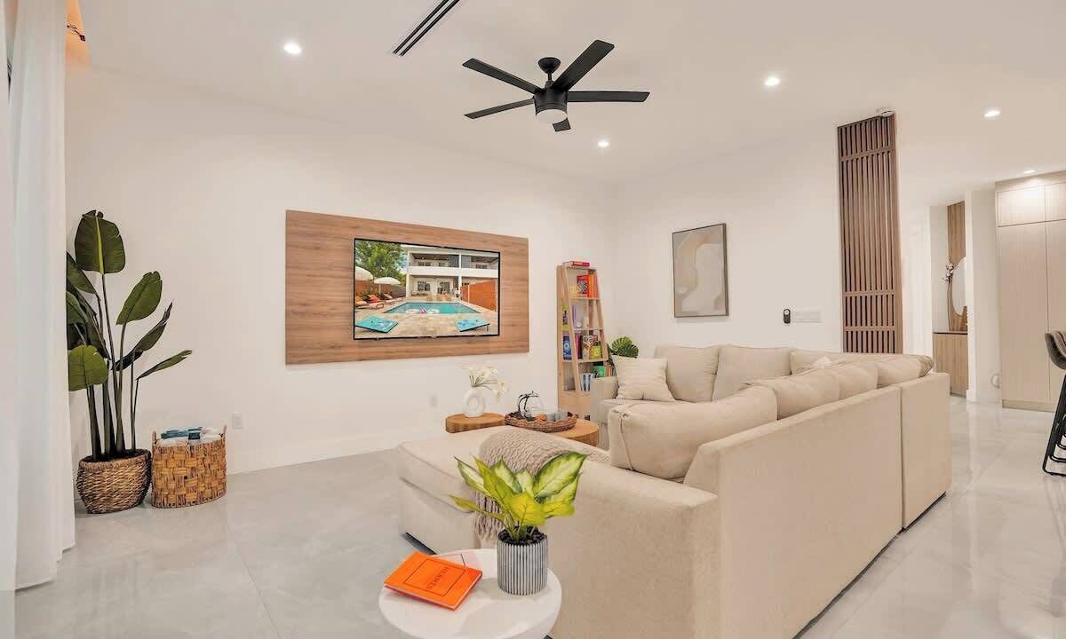 Photo of Livingroom in Poinsettia Heights