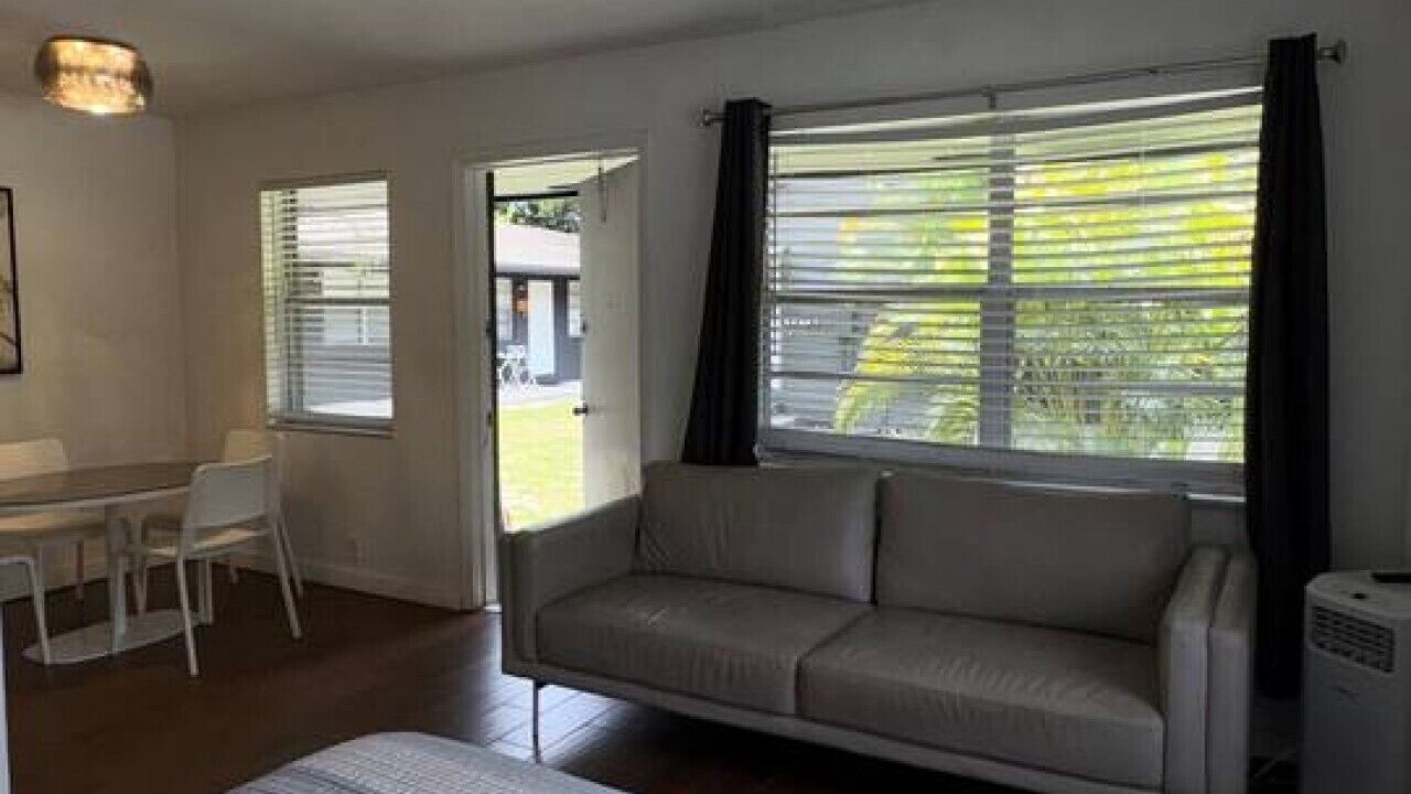 Photo of Livingroom in Sailboat Bend