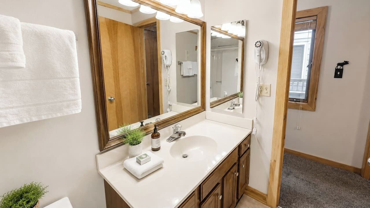 Photo of Bathroom in Snowshoe