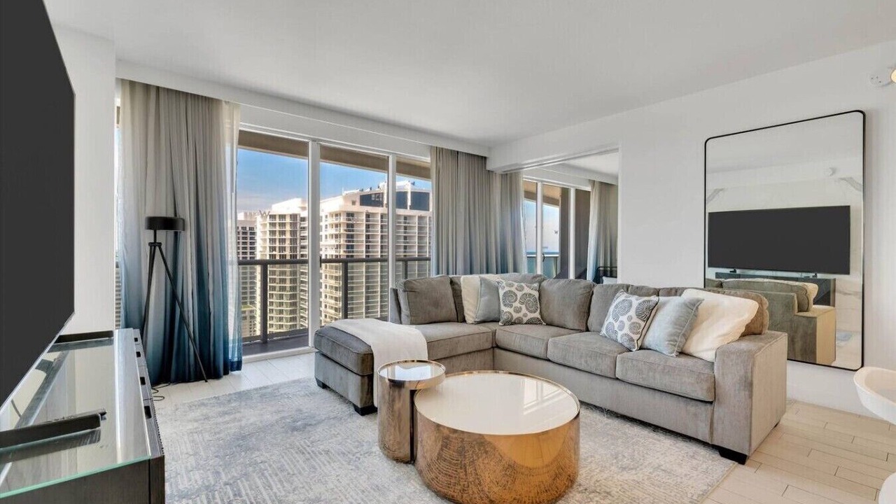 Photo of Livingroom in Central Beach