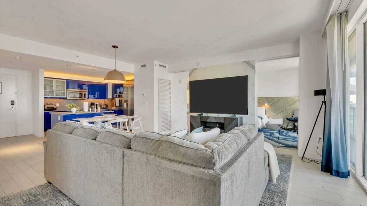 Photo of Livingroom in Central Beach