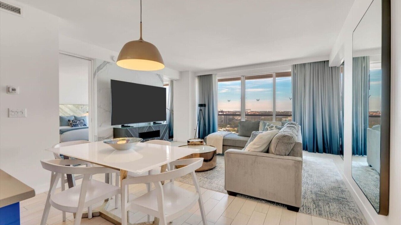 Photo of Livingroom in Central Beach